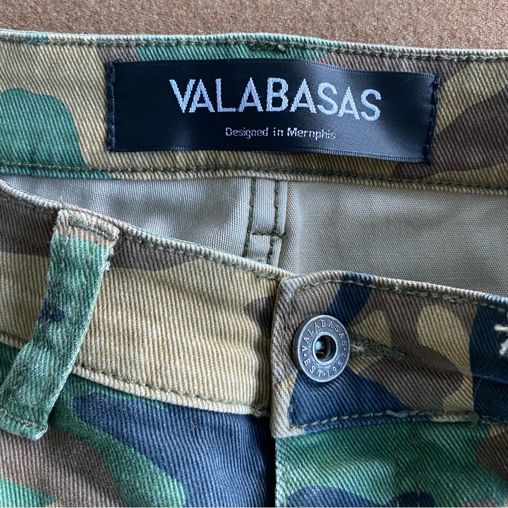 VALABASAS CAMO  CARGOS - Picture 3 of 4